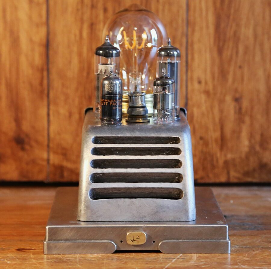 Lampe unique Steampunk métal fabriquée à la main – Image 4
