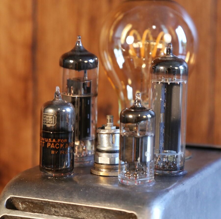 Lampe unique Steampunk métal fabriquée à la main – Image 3