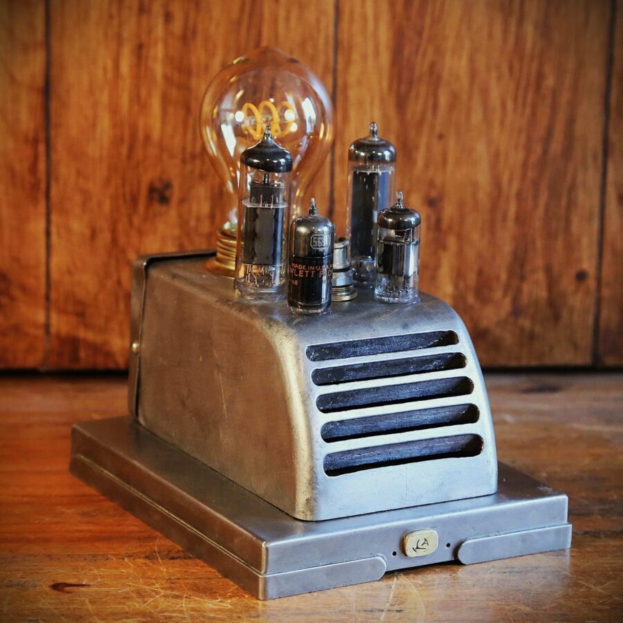 Lampe unique Steampunk métal fabriquée à la main