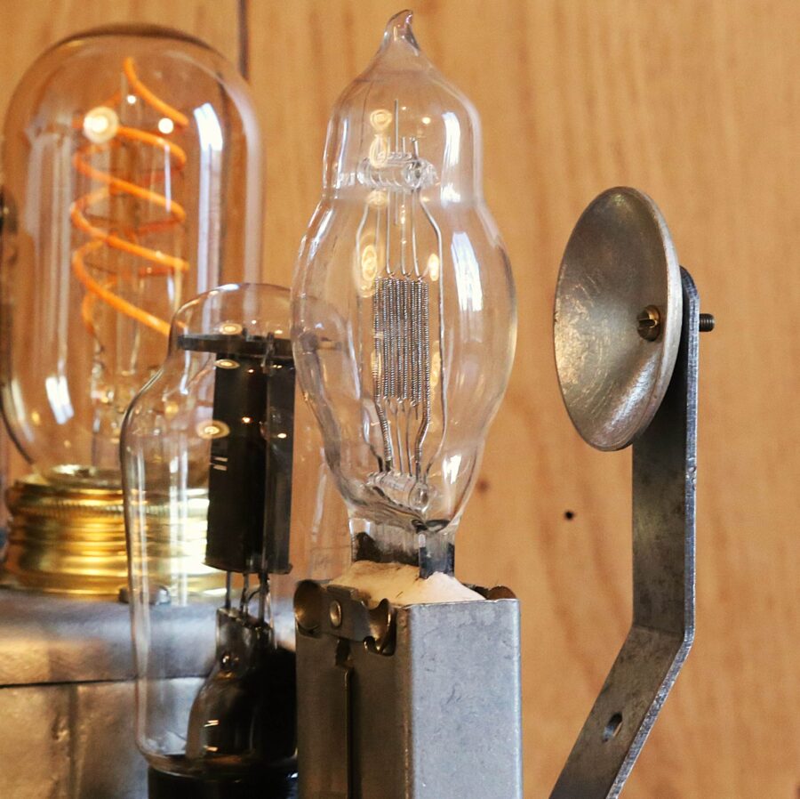 Lampe unique Steampunk vintage métal – Image 5