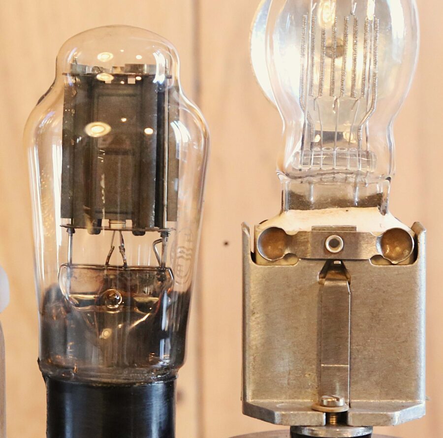Lampe unique Steampunk vintage métal – Image 9