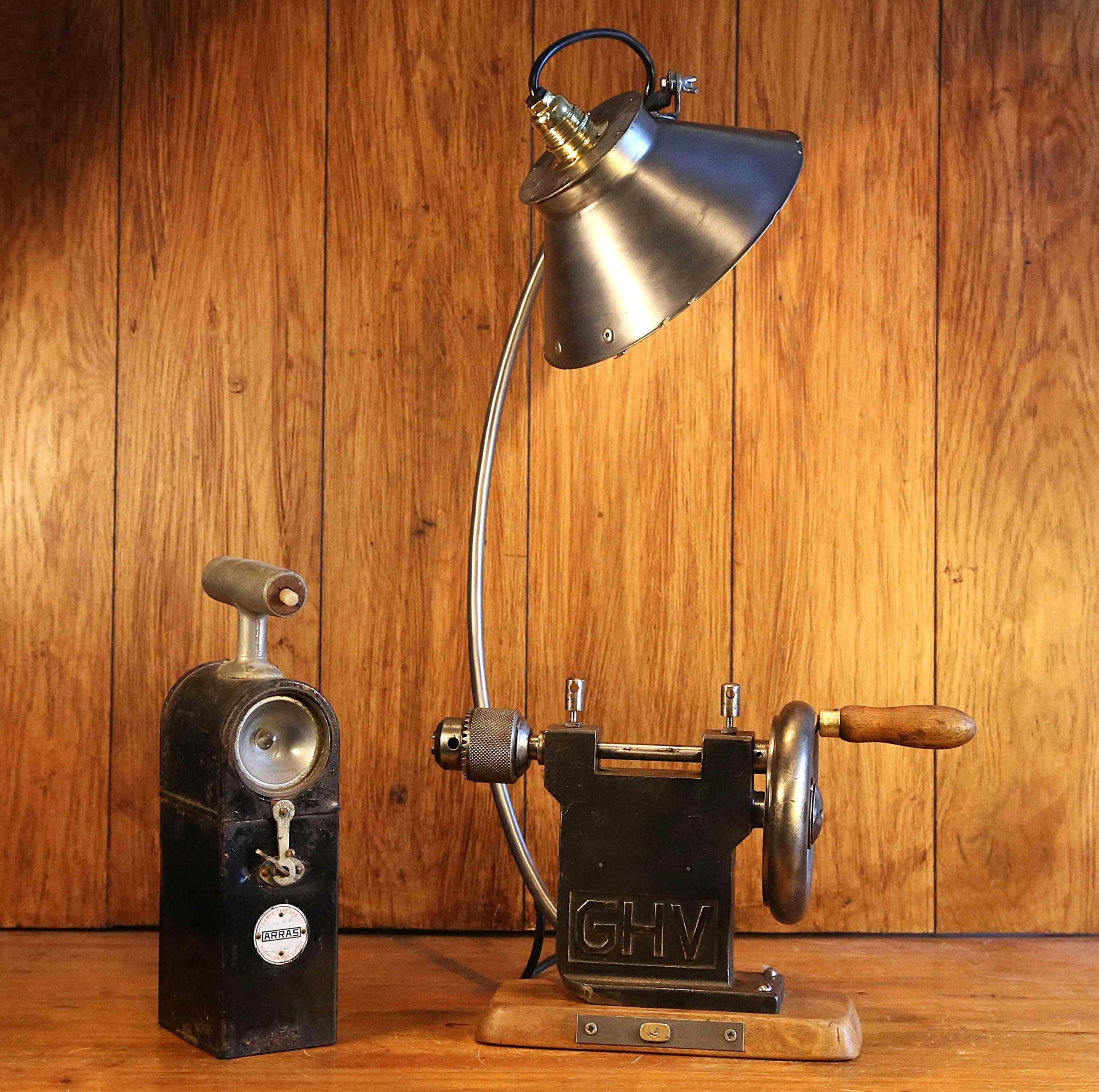 Lampe upcycling outil ancien en métal – Image 5