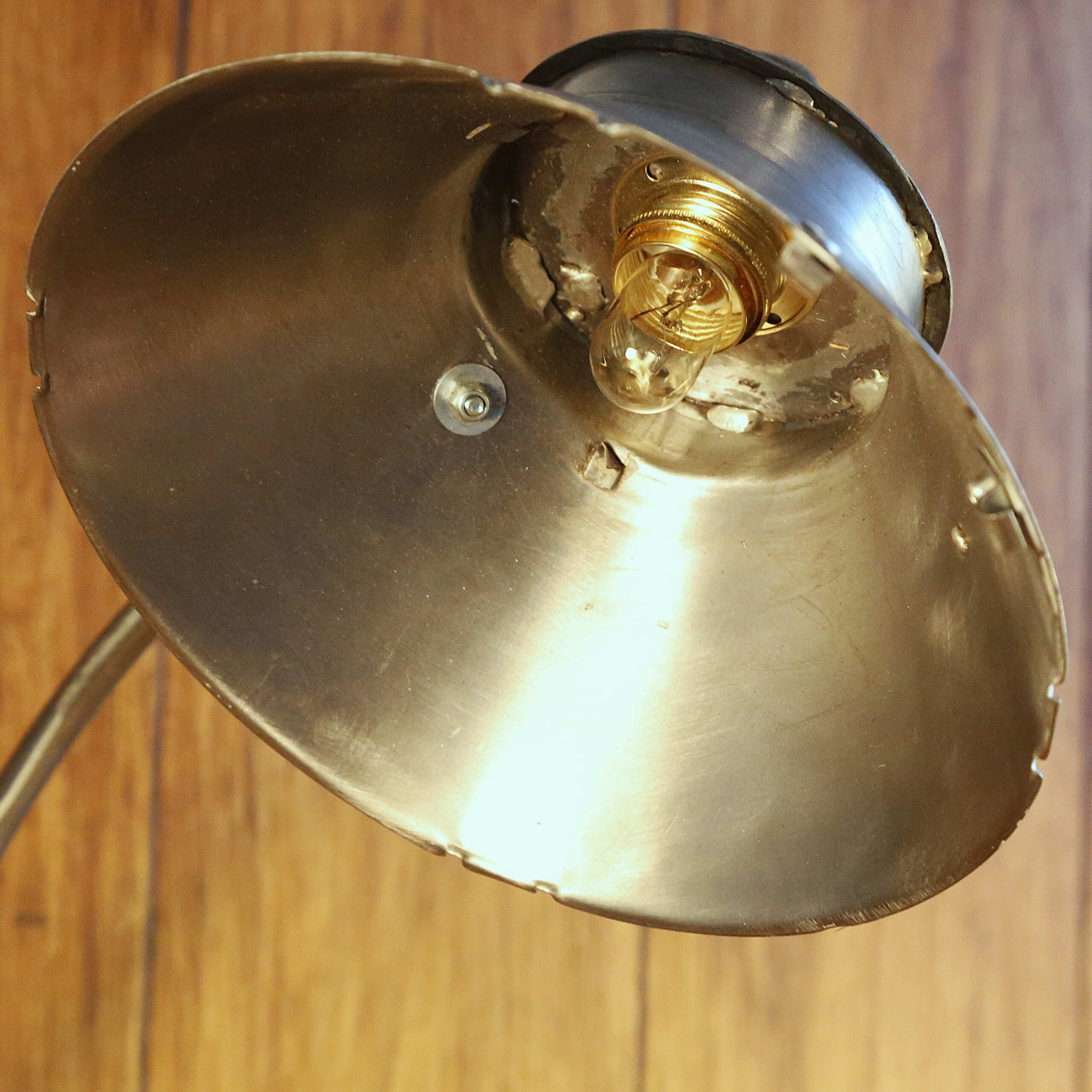 Lampe upcycling outil ancien en métal – Image 7