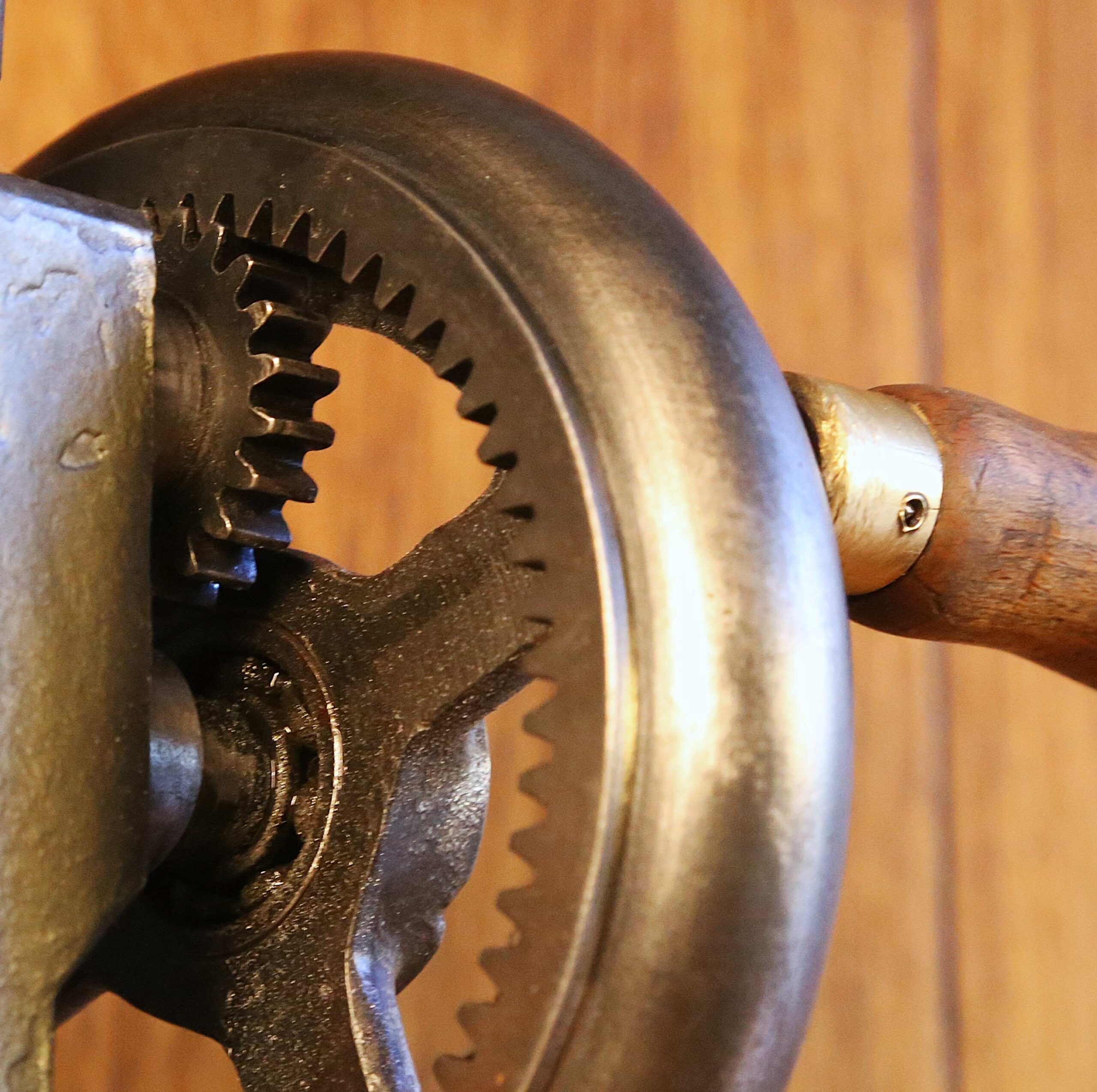 Lampe upcycling outil ancien en métal – Image 12