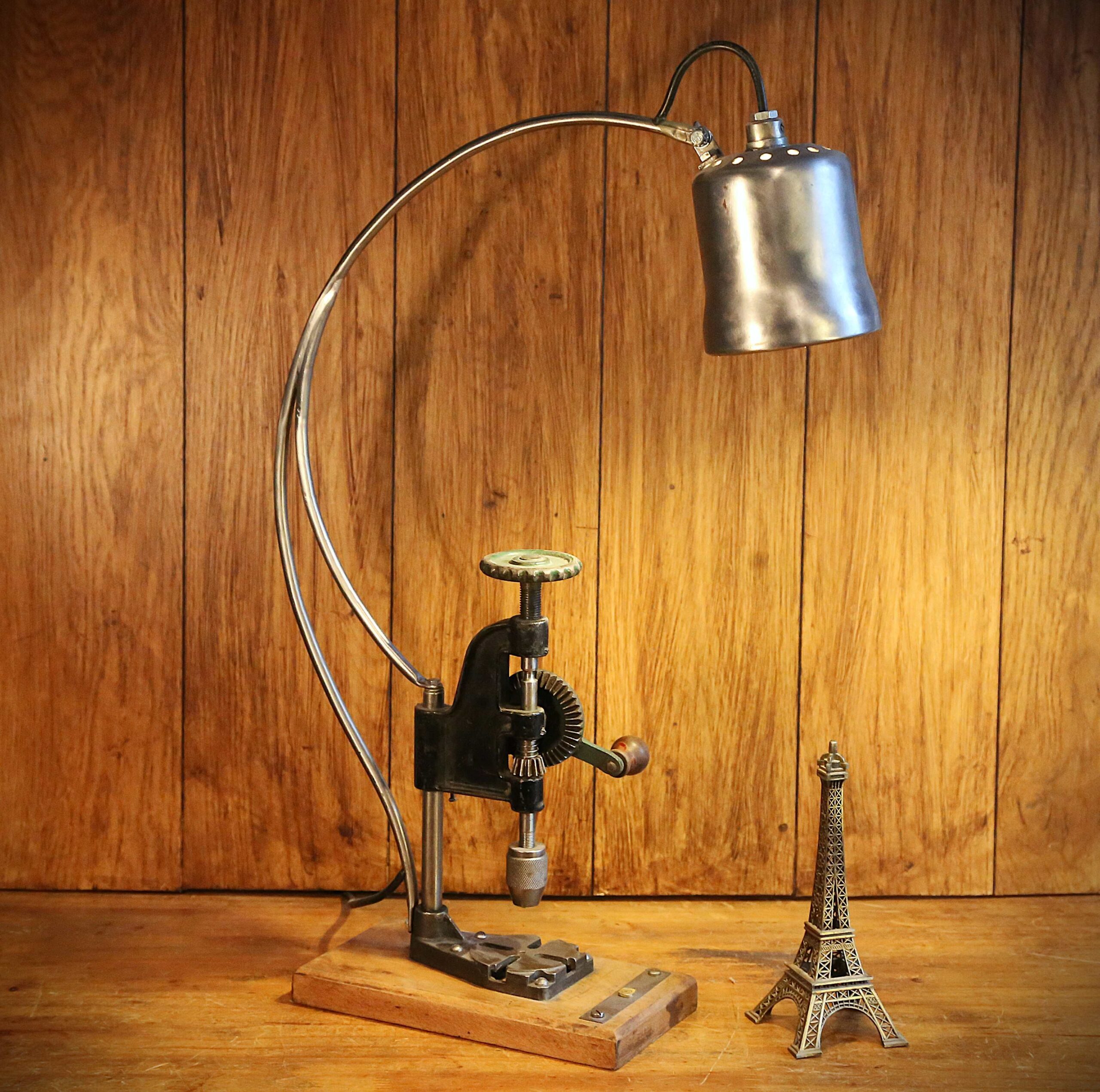 Lampe upcycling outil ancien en métal