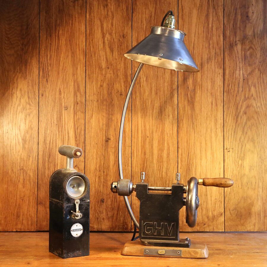 Lampe upcycling outil ancien en métal