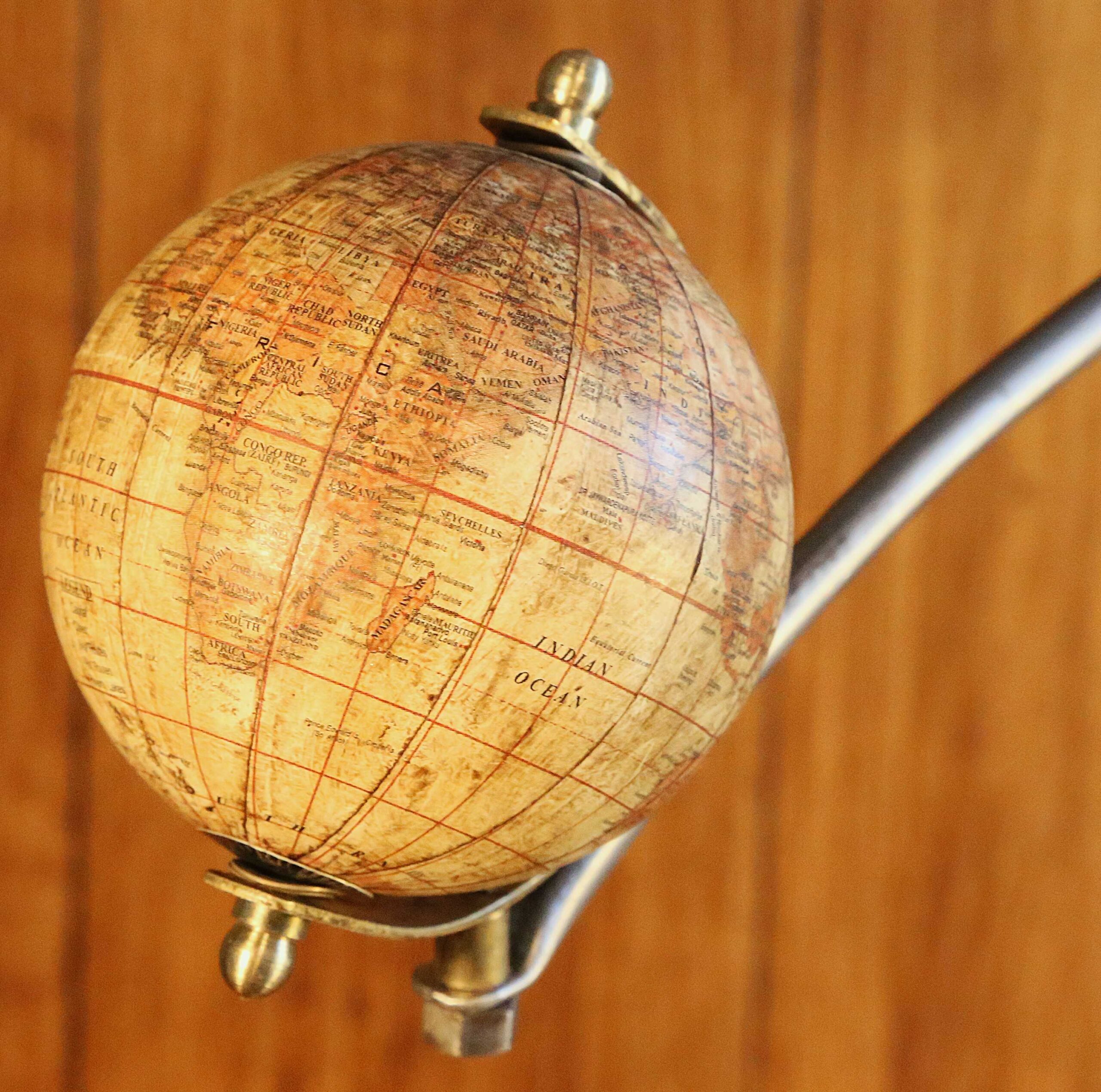 Sculpture mobile décoratif bois et métal – Image 4