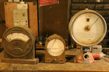 Ampèremètre, voltmètre et manomètre de pompe à essence