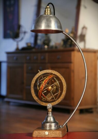 Lampe sur commande astrolabe